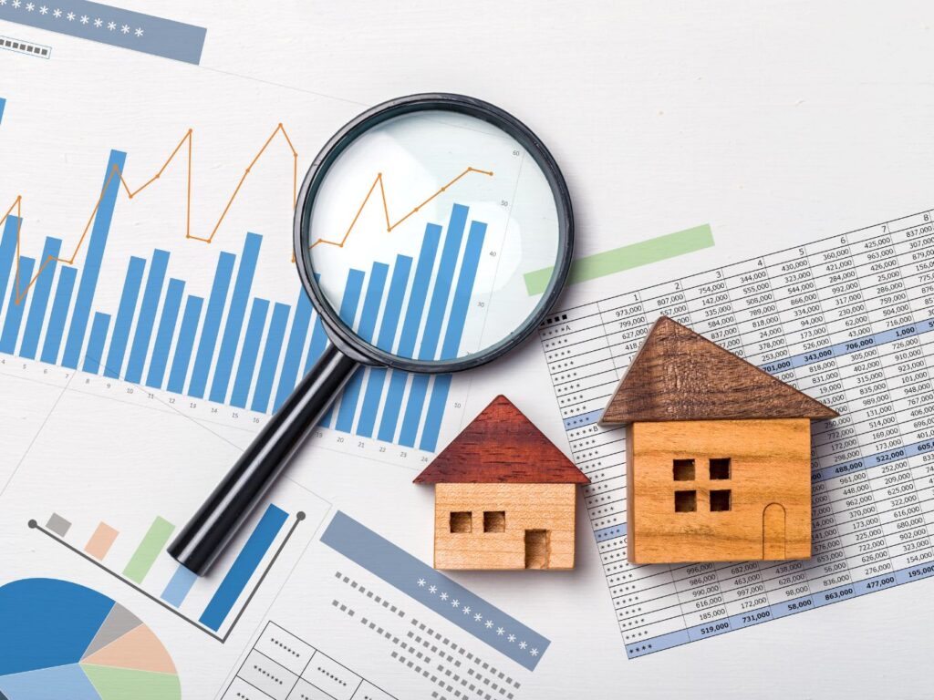 Negociação imobiliária com apoio profissional, simbolizando como investir em imóveis com segurança e acompanhamento.