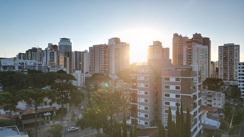 Como é a estrutura do bairro Juvevê em Curitiba?