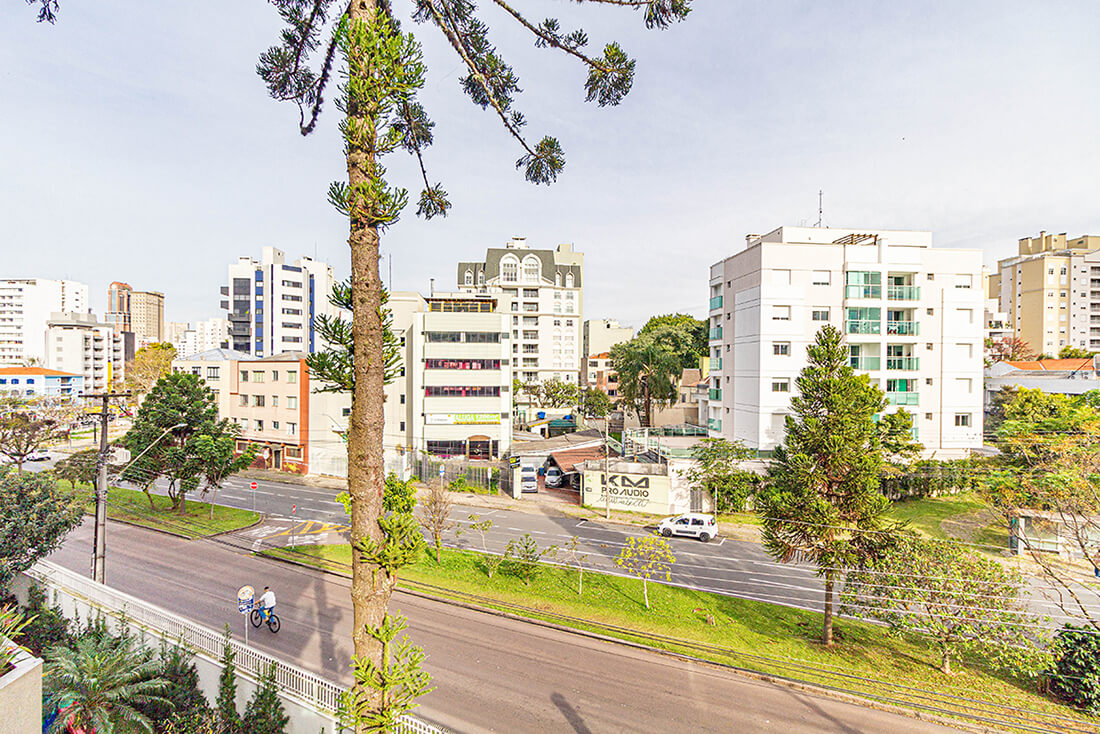 Como é o bairro Mercês Curitiba?