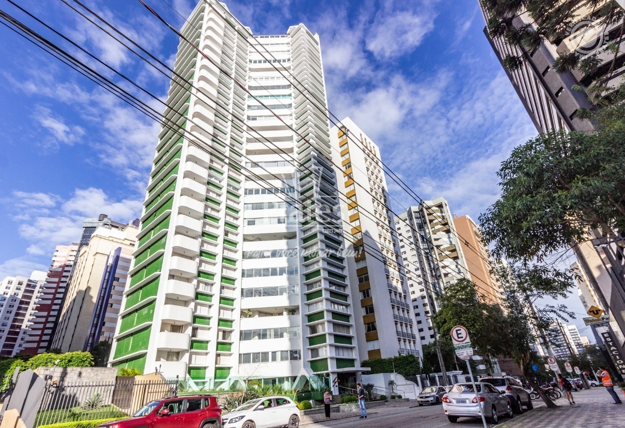 O que o bairro Batel oferece em termos de infraestrutura?