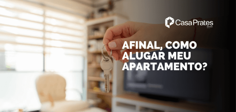 Pessoa segurando chaves em um apartamento pronto para locação, representando a dúvida comum: afinal, como alugar meu apartamento com segurança e eficiência?
