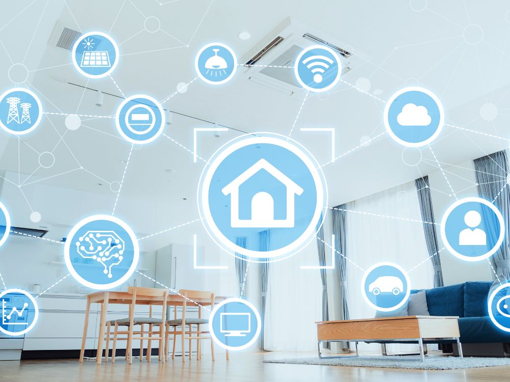 Interface digital sobreposta em ambiente moderno ilustra como casas inteligentes se integram ao novo luxo com tecnologia funcional e invisível.