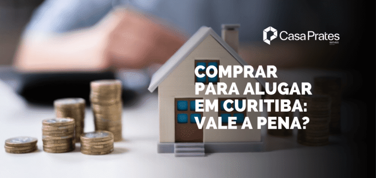 Imagem ilustrativa com casa em miniatura e moedas, destacando o tema comprar para alugar em Curitiba e sua viabilidade como investimento.