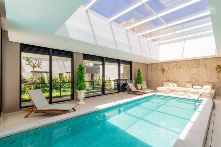 Piscina Coletiva | Coberta