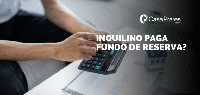 Banner Casa Prates com pessoa ao fundo usando uma calculadora e frase acima "Inquilino paga fundo de reserva?"